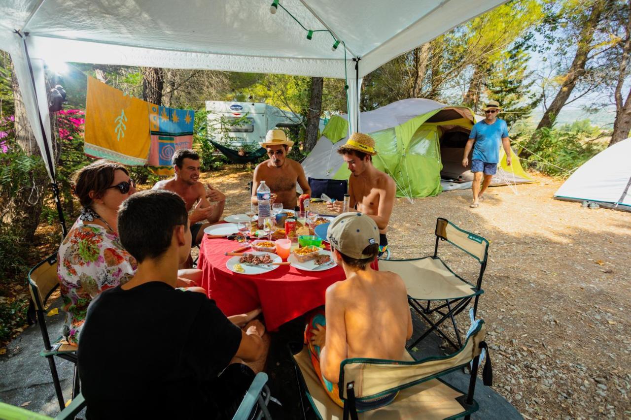 Camping La Peiriere Tuchan Exterior photo